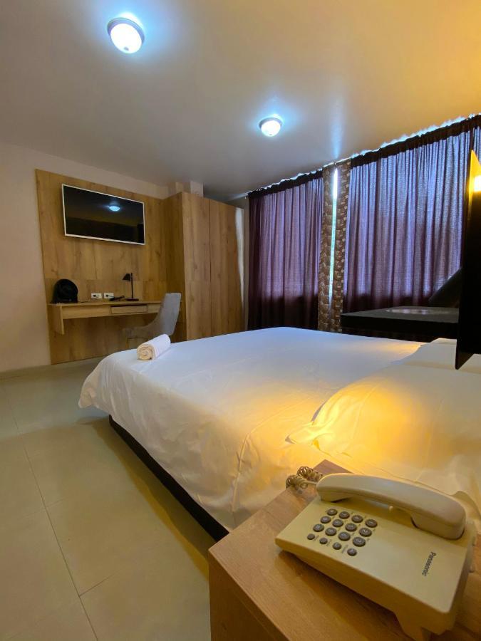 Hotel Wampushkar Zamora المظهر الخارجي الصورة